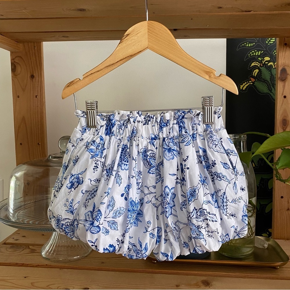 Janie and Jack Blue White Capri Island Floral Bubble Hem Shorts 3t - Picture 4 of 12